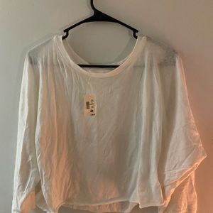 white basic staple t shirt